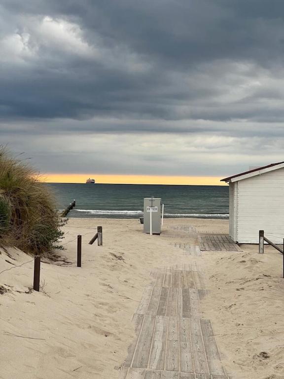 Exclusive Fewo In Warnemuende, 150M To The Beach, 2 Bathrooms, 2 Bedrooms, Sauna, Wifi And Much More. Rostock Exterior foto